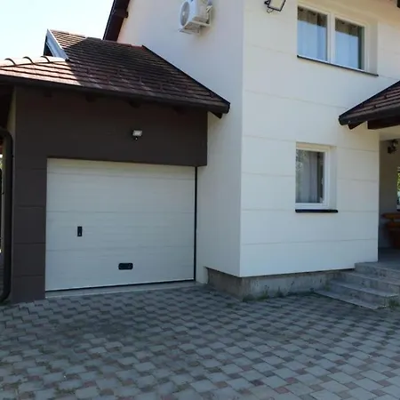 펜션 Prijatan Odmor U Bijeljini 비옐리나